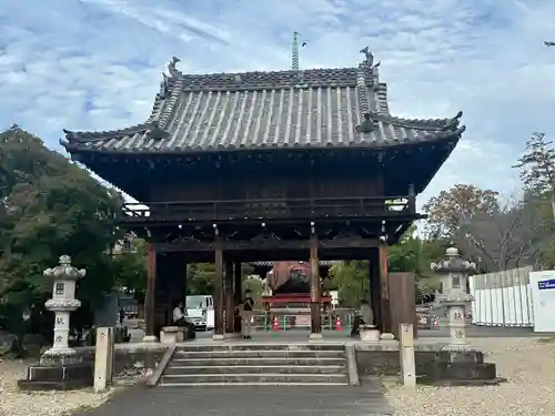 八事山 興正寺の山門・神門