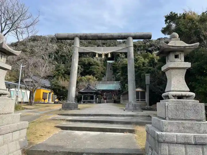 洲崎神社の{uncategorized: "未分類", other: "その他", undefined: "問題あり", building: "その他建物", grave: "お墓", sacred_gate: "鳥居", guardian: "狛犬", statue: "像", buddha: "仏像", history: "歴史", nature: "自然", garden: "庭園", animal: "動物", pagoda: "塔", temizu: "手水舎", mountain_gate: "山門・神門", sanctuary: "本殿・本堂", subordinate: "末社・摂社", art: "芸術", scenery: "景色", jizo: "地蔵", ema: "絵馬", goshuin: "御朱印", omikuji: "おみくじ", items: "授与品その他", amulet: "お守り", goshuincho: "御朱印帳", eats: "食事", festival: "お祭り", votive_dance: "神楽", shichigosan: "七五三参", wedding: "結婚式", experience: "体験その他", initially: "初詣", around: "周辺", anti_infection: "感染症対策"}