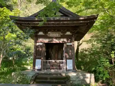 黄梅院（円覚寺塔頭）の{uncategorized: "未分類", other: "その他", undefined: "問題あり", building: "その他建物", grave: "お墓", sacred_gate: "鳥居", guardian: "狛犬", statue: "像", buddha: "仏像", history: "歴史", nature: "自然", garden: "庭園", animal: "動物", pagoda: "塔", temizu: "手水舎", mountain_gate: "山門・神門", sanctuary: "本殿・本堂", subordinate: "末社・摂社", art: "芸術", scenery: "景色", jizo: "地蔵", ema: "絵馬", goshuin: "御朱印", omikuji: "おみくじ", items: "授与品その他", amulet: "お守り", goshuincho: "御朱印帳", eats: "食事", festival: "お祭り", votive_dance: "神楽", shichigosan: "七五三参", wedding: "結婚式", experience: "体験その他", initially: "初詣", around: "周辺", anti_infection: "感染症対策"}