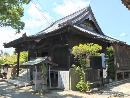 一宮寺の本殿・本堂