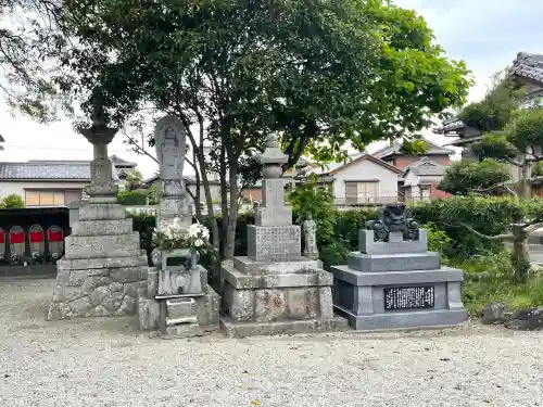 阿弥陀寺の{uncategorized: "未分類", other: "その他", undefined: "問題あり", building: "その他建物", grave: "お墓", sacred_gate: "鳥居", guardian: "狛犬", statue: "像", buddha: "仏像", history: "歴史", nature: "自然", garden: "庭園", animal: "動物", pagoda: "塔", temizu: "手水舎", mountain_gate: "山門・神門", sanctuary: "本殿・本堂", subordinate: "末社・摂社", art: "芸術", scenery: "景色", jizo: "地蔵", ema: "絵馬", goshuin: "御朱印", omikuji: "おみくじ", items: "授与品その他", amulet: "お守り", goshuincho: "御朱印帳", eats: "食事", festival: "お祭り", votive_dance: "神楽", shichigosan: "七五三参", wedding: "結婚式", experience: "体験その他", initially: "初詣", around: "周辺", anti_infection: "感染症対策"}