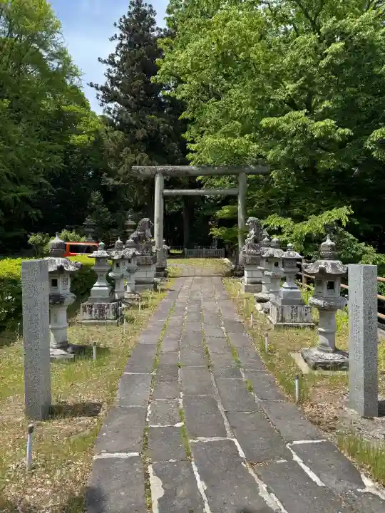 塩原八幡宮の{uncategorized: "未分類", other: "その他", undefined: "問題あり", building: "その他建物", grave: "お墓", sacred_gate: "鳥居", guardian: "狛犬", statue: "像", buddha: "仏像", history: "歴史", nature: "自然", garden: "庭園", animal: "動物", pagoda: "塔", temizu: "手水舎", mountain_gate: "山門・神門", sanctuary: "本殿・本堂", subordinate: "末社・摂社", art: "芸術", scenery: "景色", jizo: "地蔵", ema: "絵馬", goshuin: "御朱印", omikuji: "おみくじ", items: "授与品その他", amulet: "お守り", goshuincho: "御朱印帳", eats: "食事", festival: "お祭り", votive_dance: "神楽", shichigosan: "七五三参", wedding: "結婚式", experience: "体験その他", initially: "初詣", around: "周辺", anti_infection: "感染症対策"}