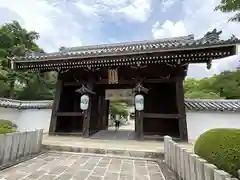 多田神社の山門