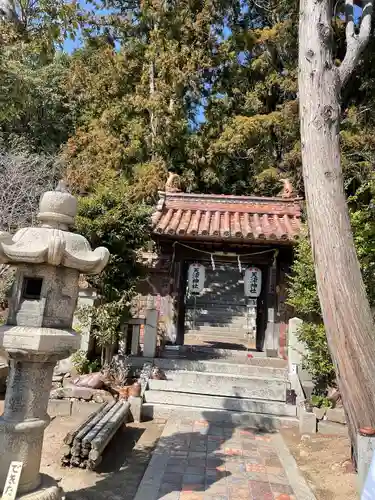 天津神社の山門