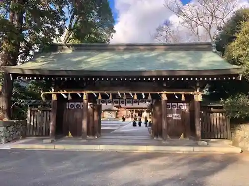 砥鹿神社（里宮）の山門・神門