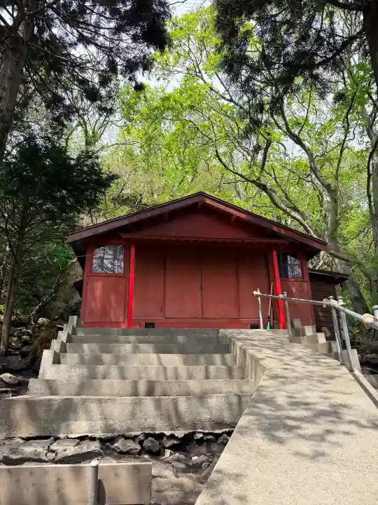 正一位石倉稲荷神社の{uncategorized: "未分類", other: "その他", undefined: "問題あり", building: "その他建物", grave: "お墓", sacred_gate: "鳥居", guardian: "狛犬", statue: "像", buddha: "仏像", history: "歴史", nature: "自然", garden: "庭園", animal: "動物", pagoda: "塔", temizu: "手水舎", mountain_gate: "山門・神門", sanctuary: "本殿・本堂", subordinate: "末社・摂社", art: "芸術", scenery: "景色", jizo: "地蔵", ema: "絵馬", goshuin: "御朱印", omikuji: "おみくじ", items: "授与品その他", amulet: "お守り", goshuincho: "御朱印帳", eats: "食事", festival: "お祭り", votive_dance: "神楽", shichigosan: "七五三参", wedding: "結婚式", experience: "体験その他", initially: "初詣", around: "周辺", anti_infection: "感染症対策"}