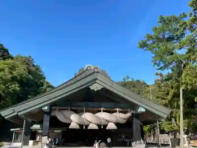出雲大社の{uncategorized: "未分類", other: "その他", undefined: "問題あり", building: "その他建物", grave: "お墓", sacred_gate: "鳥居", guardian: "狛犬", statue: "像", buddha: "仏像", history: "歴史", nature: "自然", garden: "庭園", animal: "動物", pagoda: "塔", temizu: "手水舎", mountain_gate: "山門・神門", sanctuary: "本殿・本堂", subordinate: "末社・摂社", art: "芸術", scenery: "景色", jizo: "地蔵", ema: "絵馬", goshuin: "御朱印", omikuji: "おみくじ", items: "授与品その他", amulet: "お守り", goshuincho: "御朱印帳", eats: "食事", festival: "お祭り", votive_dance: "神楽", shichigosan: "七五三参", wedding: "結婚式", experience: "体験その他", initially: "初詣", around: "周辺", anti_infection: "感染症対策"}