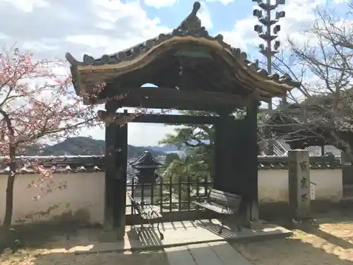 西国寺の山門