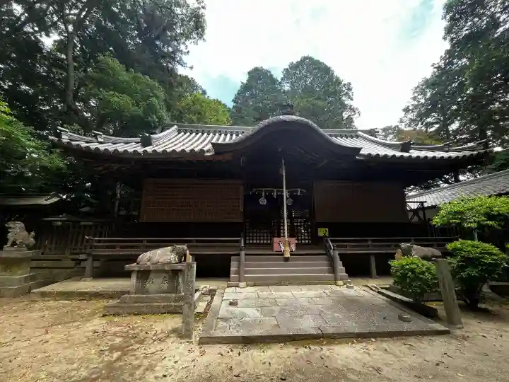 和爾下神社の{uncategorized: "未分類", other: "その他", undefined: "問題あり", building: "その他建物", grave: "お墓", sacred_gate: "鳥居", guardian: "狛犬", statue: "像", buddha: "仏像", history: "歴史", nature: "自然", garden: "庭園", animal: "動物", pagoda: "塔", temizu: "手水舎", mountain_gate: "山門・神門", sanctuary: "本殿・本堂", subordinate: "末社・摂社", art: "芸術", scenery: "景色", jizo: "地蔵", ema: "絵馬", goshuin: "御朱印", omikuji: "おみくじ", items: "授与品その他", amulet: "お守り", goshuincho: "御朱印帳", eats: "食事", festival: "お祭り", votive_dance: "神楽", shichigosan: "七五三参", wedding: "結婚式", experience: "体験その他", initially: "初詣", around: "周辺", anti_infection: "感染症対策"}