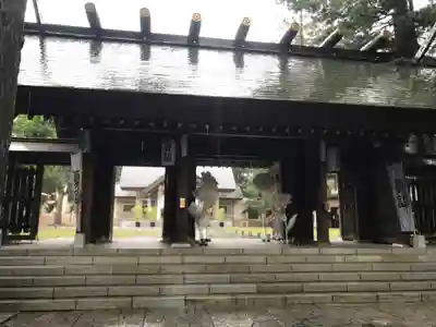 帯廣神社の山門・神門