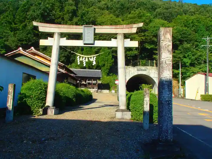 枇杷神社の鳥居