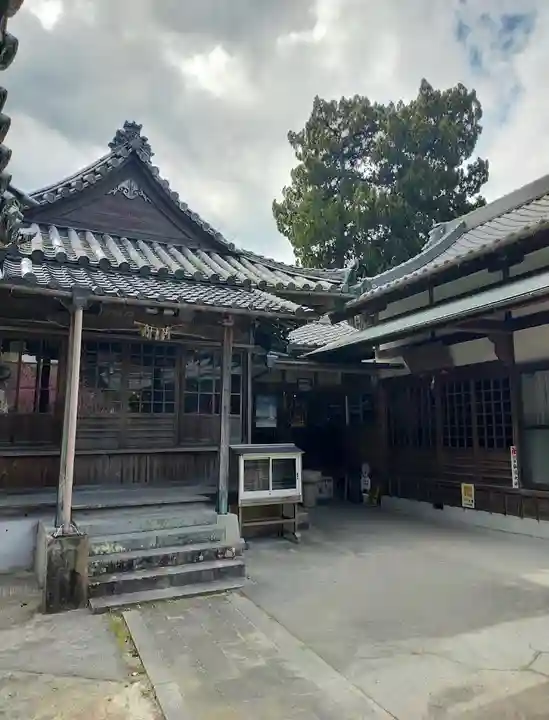 泉蔵院の本殿・本堂