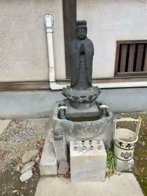 本寿寺の{uncategorized: "未分類", other: "その他", undefined: "問題あり", building: "その他建物", grave: "お墓", sacred_gate: "鳥居", guardian: "狛犬", statue: "像", buddha: "仏像", history: "歴史", nature: "自然", garden: "庭園", animal: "動物", pagoda: "塔", temizu: "手水舎", mountain_gate: "山門・神門", sanctuary: "本殿・本堂", subordinate: "末社・摂社", art: "芸術", scenery: "景色", jizo: "地蔵", ema: "絵馬", goshuin: "御朱印", omikuji: "おみくじ", items: "授与品その他", amulet: "お守り", goshuincho: "御朱印帳", eats: "食事", festival: "お祭り", votive_dance: "神楽", shichigosan: "七五三参", wedding: "結婚式", experience: "体験その他", initially: "初詣", around: "周辺", anti_infection: "感染症対策"}