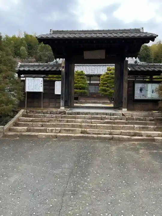 洞春寺の{uncategorized: "未分類", other: "その他", undefined: "問題あり", building: "その他建物", grave: "お墓", sacred_gate: "鳥居", guardian: "狛犬", statue: "像", buddha: "仏像", history: "歴史", nature: "自然", garden: "庭園", animal: "動物", pagoda: "塔", temizu: "手水舎", mountain_gate: "山門・神門", sanctuary: "本殿・本堂", subordinate: "末社・摂社", art: "芸術", scenery: "景色", jizo: "地蔵", ema: "絵馬", goshuin: "御朱印", omikuji: "おみくじ", items: "授与品その他", amulet: "お守り", goshuincho: "御朱印帳", eats: "食事", festival: "お祭り", votive_dance: "神楽", shichigosan: "七五三参", wedding: "結婚式", experience: "体験その他", initially: "初詣", around: "周辺", anti_infection: "感染症対策"}