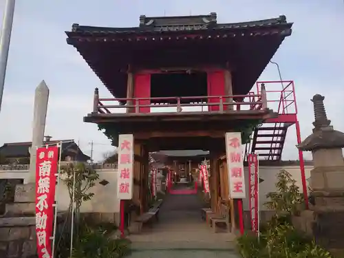 泉竜寺(乙女不動尊)の山門・神門