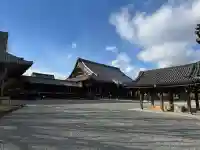 本願寺(西本願寺)の{uncategorized: "未分類", other: "その他", undefined: "問題あり", building: "その他建物", grave: "お墓", sacred_gate: "鳥居", guardian: "狛犬", statue: "像", buddha: "仏像", history: "歴史", nature: "自然", garden: "庭園", animal: "動物", pagoda: "塔", temizu: "手水舎", mountain_gate: "山門・神門", sanctuary: "本殿・本堂", subordinate: "末社・摂社", art: "芸術", scenery: "景色", jizo: "地蔵", ema: "絵馬", goshuin: "御朱印", omikuji: "おみくじ", items: "授与品その他", amulet: "お守り", goshuincho: "御朱印帳", eats: "食事", festival: "お祭り", votive_dance: "神楽", shichigosan: "七五三参", wedding: "結婚式", experience: "体験その他", initially: "初詣", around: "周辺", anti_infection: "感染症対策"}