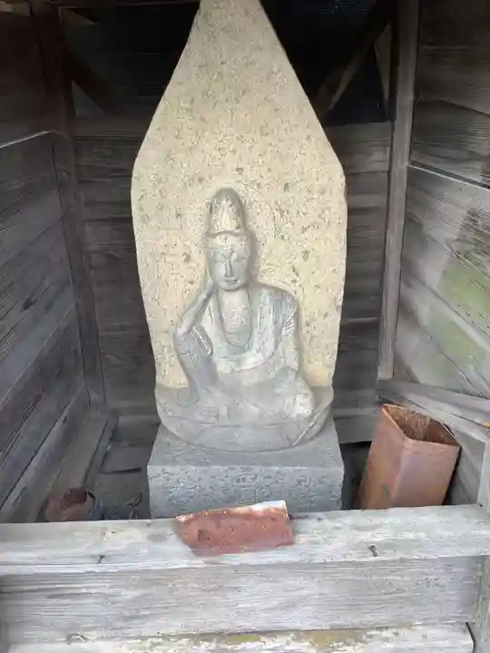 お堂(羽黒新田起シ)の仏像