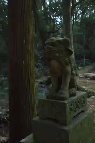 多鳩神社の狛犬