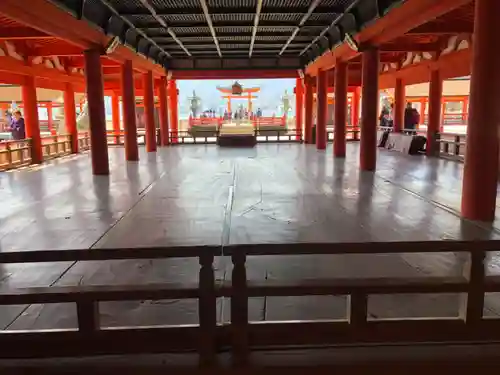 厳島神社の本殿