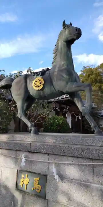 百済王神社の像