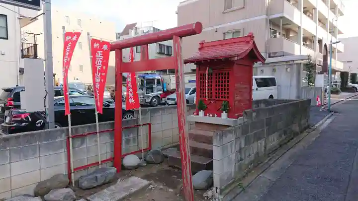 正位下山稲荷大明神の鳥居