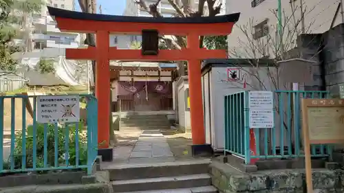 出世稲荷神社（春日稲荷神社）の鳥居