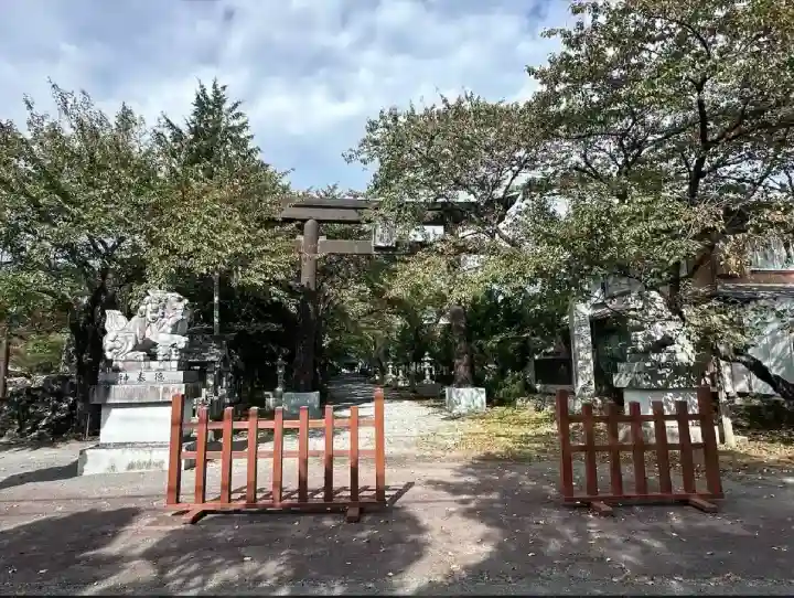冨士御室浅間神社の{uncategorized: "未分類", other: "その他", undefined: "問題あり", building: "その他建物", grave: "お墓", sacred_gate: "鳥居", guardian: "狛犬", statue: "像", buddha: "仏像", history: "歴史", nature: "自然", garden: "庭園", animal: "動物", pagoda: "塔", temizu: "手水舎", mountain_gate: "山門・神門", sanctuary: "本殿・本堂", subordinate: "末社・摂社", art: "芸術", scenery: "景色", jizo: "地蔵", ema: "絵馬", goshuin: "御朱印", omikuji: "おみくじ", items: "授与品その他", amulet: "お守り", goshuincho: "御朱印帳", eats: "食事", festival: "お祭り", votive_dance: "神楽", shichigosan: "七五三参", wedding: "結婚式", experience: "体験その他", initially: "初詣", around: "周辺", anti_infection: "感染症対策"}