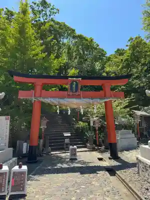 高山稲荷神社の{uncategorized: "未分類", other: "その他", undefined: "問題あり", building: "その他建物", grave: "お墓", sacred_gate: "鳥居", guardian: "狛犬", statue: "像", buddha: "仏像", history: "歴史", nature: "自然", garden: "庭園", animal: "動物", pagoda: "塔", temizu: "手水舎", mountain_gate: "山門・神門", sanctuary: "本殿・本堂", subordinate: "末社・摂社", art: "芸術", scenery: "景色", jizo: "地蔵", ema: "絵馬", goshuin: "御朱印", omikuji: "おみくじ", items: "授与品その他", amulet: "お守り", goshuincho: "御朱印帳", eats: "食事", festival: "お祭り", votive_dance: "神楽", shichigosan: "七五三参", wedding: "結婚式", experience: "体験その他", initially: "初詣", around: "周辺", anti_infection: "感染症対策"}