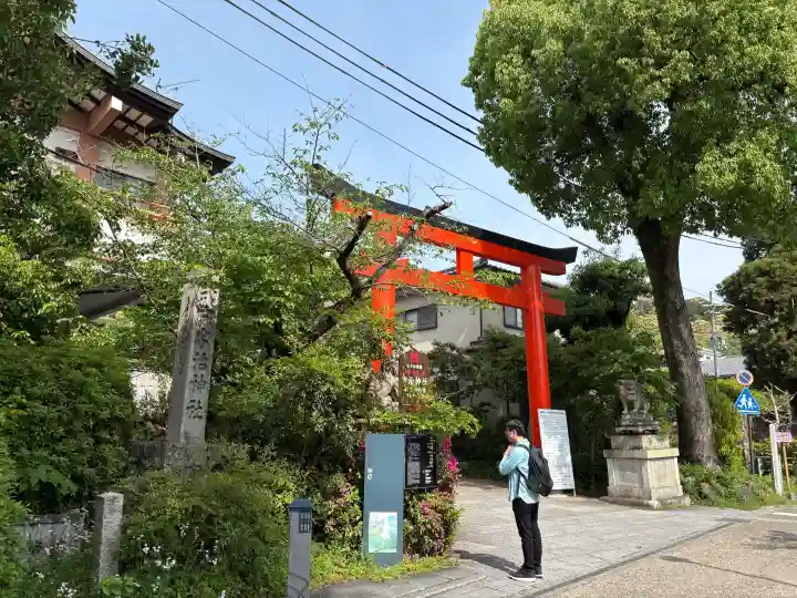 宇治神社の{uncategorized: "未分類", other: "その他", undefined: "問題あり", building: "その他建物", grave: "お墓", sacred_gate: "鳥居", guardian: "狛犬", statue: "像", buddha: "仏像", history: "歴史", nature: "自然", garden: "庭園", animal: "動物", pagoda: "塔", temizu: "手水舎", mountain_gate: "山門・神門", sanctuary: "本殿・本堂", subordinate: "末社・摂社", art: "芸術", scenery: "景色", jizo: "地蔵", ema: "絵馬", goshuin: "御朱印", omikuji: "おみくじ", items: "授与品その他", amulet: "お守り", goshuincho: "御朱印帳", eats: "食事", festival: "お祭り", votive_dance: "神楽", shichigosan: "七五三参", wedding: "結婚式", experience: "体験その他", initially: "初詣", around: "周辺", anti_infection: "感染症対策"}