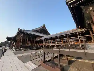 本願寺（西本願寺）の{uncategorized: "未分類", other: "その他", undefined: "問題あり", building: "その他建物", grave: "お墓", sacred_gate: "鳥居", guardian: "狛犬", statue: "像", buddha: "仏像", history: "歴史", nature: "自然", garden: "庭園", animal: "動物", pagoda: "塔", temizu: "手水舎", mountain_gate: "山門・神門", sanctuary: "本殿・本堂", subordinate: "末社・摂社", art: "芸術", scenery: "景色", jizo: "地蔵", ema: "絵馬", goshuin: "御朱印", omikuji: "おみくじ", items: "授与品その他", amulet: "お守り", goshuincho: "御朱印帳", eats: "食事", festival: "お祭り", votive_dance: "神楽", shichigosan: "七五三参", wedding: "結婚式", experience: "体験その他", initially: "初詣", around: "周辺", anti_infection: "感染症対策"}