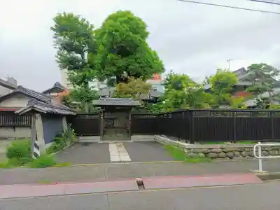 威徳院の山門・神門