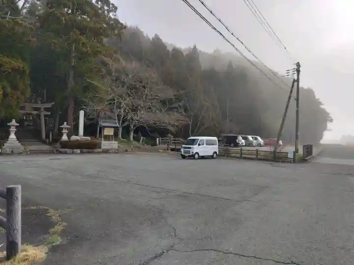 泉岡一言神社の{uncategorized: "未分類", other: "その他", undefined: "問題あり", building: "その他建物", grave: "お墓", sacred_gate: "鳥居", guardian: "狛犬", statue: "像", buddha: "仏像", history: "歴史", nature: "自然", garden: "庭園", animal: "動物", pagoda: "塔", temizu: "手水舎", mountain_gate: "山門・神門", sanctuary: "本殿・本堂", subordinate: "末社・摂社", art: "芸術", scenery: "景色", jizo: "地蔵", ema: "絵馬", goshuin: "御朱印", omikuji: "おみくじ", items: "授与品その他", amulet: "お守り", goshuincho: "御朱印帳", eats: "食事", festival: "お祭り", votive_dance: "神楽", shichigosan: "七五三参", wedding: "結婚式", experience: "体験その他", initially: "初詣", around: "周辺", anti_infection: "感染症対策"}