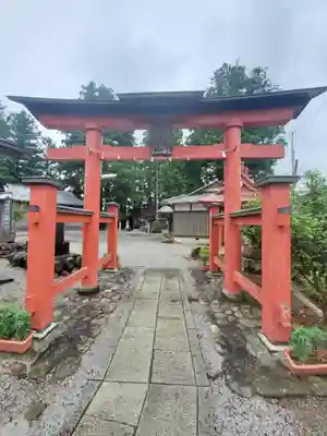 椿森諏訪神社の鳥居