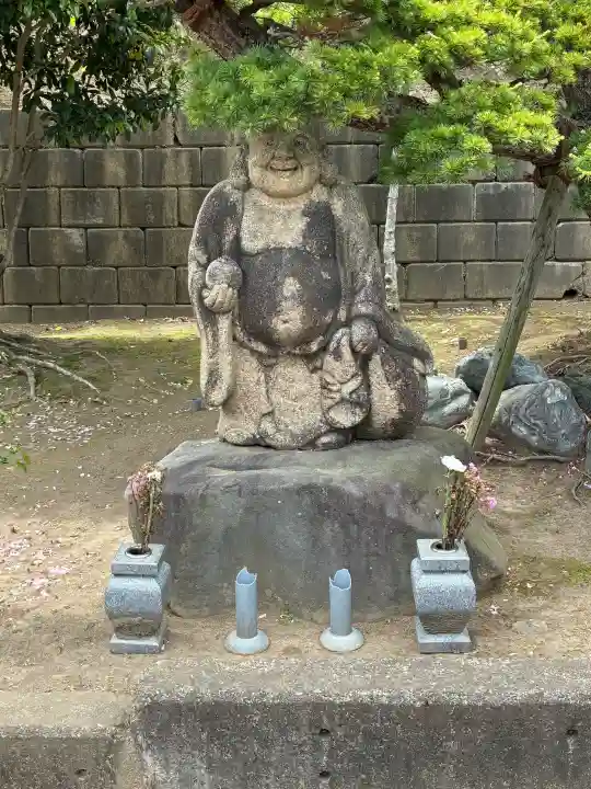 玉泉寺の{uncategorized: "未分類", other: "その他", undefined: "問題あり", building: "その他建物", grave: "お墓", sacred_gate: "鳥居", guardian: "狛犬", statue: "像", buddha: "仏像", history: "歴史", nature: "自然", garden: "庭園", animal: "動物", pagoda: "塔", temizu: "手水舎", mountain_gate: "山門・神門", sanctuary: "本殿・本堂", subordinate: "末社・摂社", art: "芸術", scenery: "景色", jizo: "地蔵", ema: "絵馬", goshuin: "御朱印", omikuji: "おみくじ", items: "授与品その他", amulet: "お守り", goshuincho: "御朱印帳", eats: "食事", festival: "お祭り", votive_dance: "神楽", shichigosan: "七五三参", wedding: "結婚式", experience: "体験その他", initially: "初詣", around: "周辺", anti_infection: "感染症対策"}