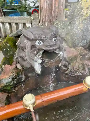 諏訪大社の{uncategorized: "未分類", other: "その他", undefined: "問題あり", building: "その他建物", grave: "お墓", sacred_gate: "鳥居", guardian: "狛犬", statue: "像", buddha: "仏像", history: "歴史", nature: "自然", garden: "庭園", animal: "動物", pagoda: "塔", temizu: "手水舎", mountain_gate: "山門・神門", sanctuary: "本殿・本堂", subordinate: "末社・摂社", art: "芸術", scenery: "景色", jizo: "地蔵", ema: "絵馬", goshuin: "御朱印", omikuji: "おみくじ", items: "授与品その他", amulet: "お守り", goshuincho: "御朱印帳", eats: "食事", festival: "お祭り", votive_dance: "神楽", shichigosan: "七五三参", wedding: "結婚式", experience: "体験その他", initially: "初詣", around: "周辺", anti_infection: "感染症対策"}