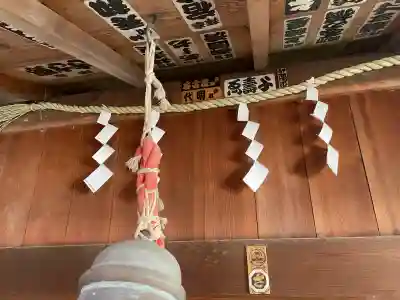 諏訪神社の{uncategorized: "未分類", other: "その他", undefined: "問題あり", building: "その他建物", grave: "お墓", sacred_gate: "鳥居", guardian: "狛犬", statue: "像", buddha: "仏像", history: "歴史", nature: "自然", garden: "庭園", animal: "動物", pagoda: "塔", temizu: "手水舎", mountain_gate: "山門・神門", sanctuary: "本殿・本堂", subordinate: "末社・摂社", art: "芸術", scenery: "景色", jizo: "地蔵", ema: "絵馬", goshuin: "御朱印", omikuji: "おみくじ", items: "授与品その他", amulet: "お守り", goshuincho: "御朱印帳", eats: "食事", festival: "お祭り", votive_dance: "神楽", shichigosan: "七五三参", wedding: "結婚式", experience: "体験その他", initially: "初詣", around: "周辺", anti_infection: "感染症対策"}