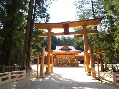 穂高神社本宮の鳥居