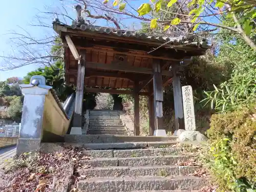 普門寺の山門