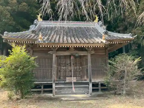 宇都宮神社（作原町）の{uncategorized: "未分類", other: "その他", undefined: "問題あり", building: "その他建物", grave: "お墓", sacred_gate: "鳥居", guardian: "狛犬", statue: "像", buddha: "仏像", history: "歴史", nature: "自然", garden: "庭園", animal: "動物", pagoda: "塔", temizu: "手水舎", mountain_gate: "山門・神門", sanctuary: "本殿・本堂", subordinate: "末社・摂社", art: "芸術", scenery: "景色", jizo: "地蔵", ema: "絵馬", goshuin: "御朱印", omikuji: "おみくじ", items: "授与品その他", amulet: "お守り", goshuincho: "御朱印帳", eats: "食事", festival: "お祭り", votive_dance: "神楽", shichigosan: "七五三参", wedding: "結婚式", experience: "体験その他", initially: "初詣", around: "周辺", anti_infection: "感染症対策"}