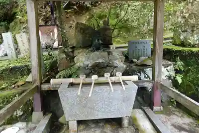満願滝弁財天の手水舎