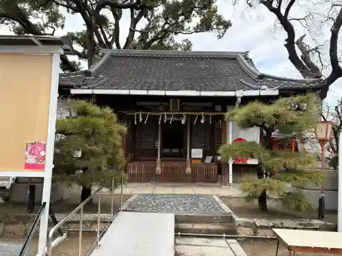 難波熊野神社の{uncategorized: "未分類", other: "その他", undefined: "問題あり", building: "その他建物", grave: "お墓", sacred_gate: "鳥居", guardian: "狛犬", statue: "像", buddha: "仏像", history: "歴史", nature: "自然", garden: "庭園", animal: "動物", pagoda: "塔", temizu: "手水舎", mountain_gate: "山門・神門", sanctuary: "本殿・本堂", subordinate: "末社・摂社", art: "芸術", scenery: "景色", jizo: "地蔵", ema: "絵馬", goshuin: "御朱印", omikuji: "おみくじ", items: "授与品その他", amulet: "お守り", goshuincho: "御朱印帳", eats: "食事", festival: "お祭り", votive_dance: "神楽", shichigosan: "七五三参", wedding: "結婚式", experience: "体験その他", initially: "初詣", around: "周辺", anti_infection: "感染症対策"}