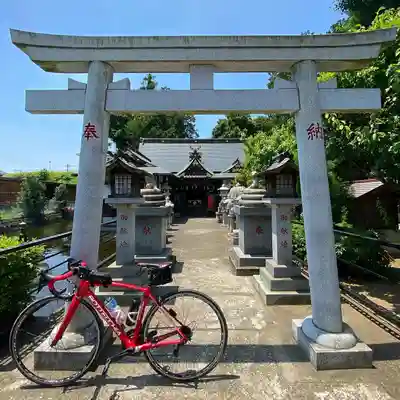 白蛇辨財天の鳥居