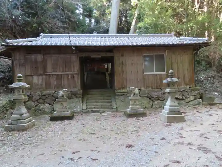 八王子神社の本殿・本堂