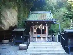 銭洗弁財天宇賀福神社の本殿