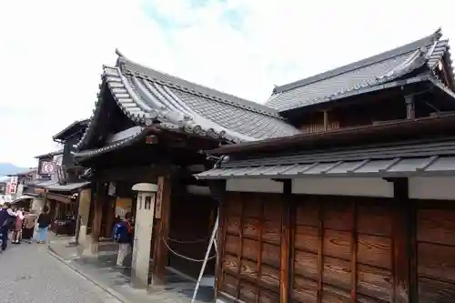 真福寺大日堂の山門・神門