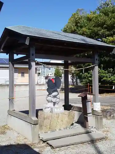 柄沢神社の像