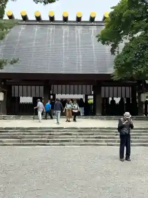 熱田神宮の{uncategorized: "未分類", other: "その他", undefined: "問題あり", building: "その他建物", grave: "お墓", sacred_gate: "鳥居", guardian: "狛犬", statue: "像", buddha: "仏像", history: "歴史", nature: "自然", garden: "庭園", animal: "動物", pagoda: "塔", temizu: "手水舎", mountain_gate: "山門・神門", sanctuary: "本殿・本堂", subordinate: "末社・摂社", art: "芸術", scenery: "景色", jizo: "地蔵", ema: "絵馬", goshuin: "御朱印", omikuji: "おみくじ", items: "授与品その他", amulet: "お守り", goshuincho: "御朱印帳", eats: "食事", festival: "お祭り", votive_dance: "神楽", shichigosan: "七五三参", wedding: "結婚式", experience: "体験その他", initially: "初詣", around: "周辺", anti_infection: "感染症対策"}