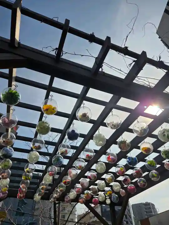 駒込妙義神社の{uncategorized: "未分類", other: "その他", undefined: "問題あり", building: "その他建物", grave: "お墓", sacred_gate: "鳥居", guardian: "狛犬", statue: "像", buddha: "仏像", history: "歴史", nature: "自然", garden: "庭園", animal: "動物", pagoda: "塔", temizu: "手水舎", mountain_gate: "山門・神門", sanctuary: "本殿・本堂", subordinate: "末社・摂社", art: "芸術", scenery: "景色", jizo: "地蔵", ema: "絵馬", goshuin: "御朱印", omikuji: "おみくじ", items: "授与品その他", amulet: "お守り", goshuincho: "御朱印帳", eats: "食事", festival: "お祭り", votive_dance: "神楽", shichigosan: "七五三参", wedding: "結婚式", experience: "体験その他", initially: "初詣", around: "周辺", anti_infection: "感染症対策"}
