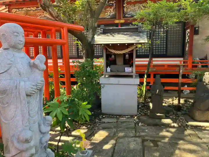武蔵野稲荷神社の{uncategorized: "未分類", other: "その他", undefined: "問題あり", building: "その他建物", grave: "お墓", sacred_gate: "鳥居", guardian: "狛犬", statue: "像", buddha: "仏像", history: "歴史", nature: "自然", garden: "庭園", animal: "動物", pagoda: "塔", temizu: "手水舎", mountain_gate: "山門・神門", sanctuary: "本殿・本堂", subordinate: "末社・摂社", art: "芸術", scenery: "景色", jizo: "地蔵", ema: "絵馬", goshuin: "御朱印", omikuji: "おみくじ", items: "授与品その他", amulet: "お守り", goshuincho: "御朱印帳", eats: "食事", festival: "お祭り", votive_dance: "神楽", shichigosan: "七五三参", wedding: "結婚式", experience: "体験その他", initially: "初詣", around: "周辺", anti_infection: "感染症対策"}