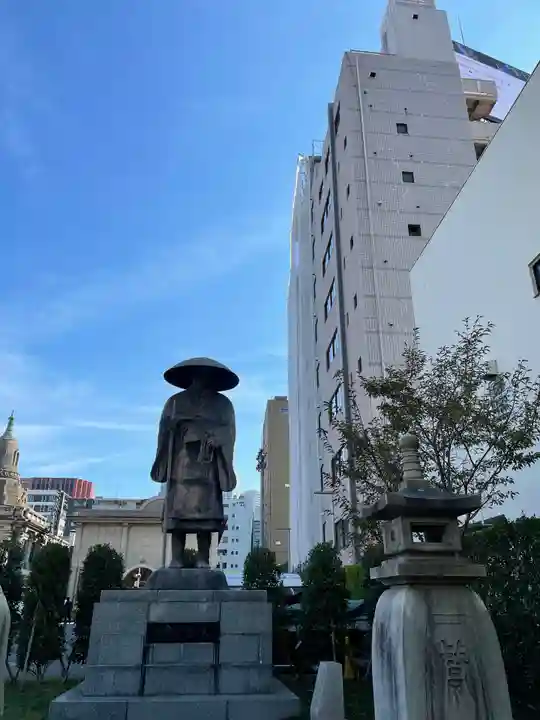 築地本願寺(本願寺築地別院)の像